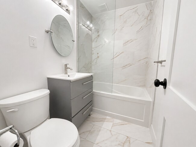 Photo - 710 Spadina Ave. Unit 202
