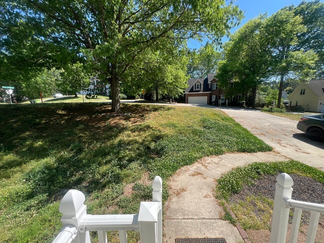 Room in House on Daingerfield Dr