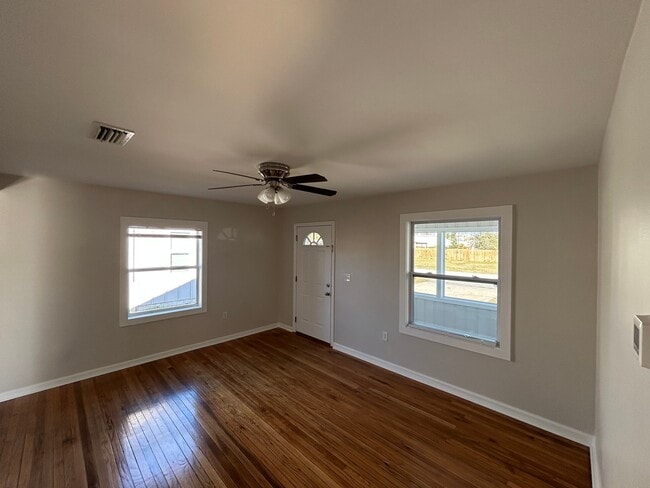 Photo - 1537 Oak Ave