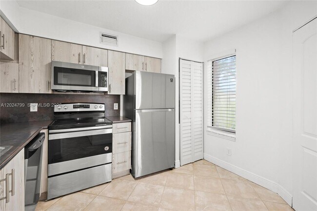 Photo - 1025 Coral Club Dr Unit 1025