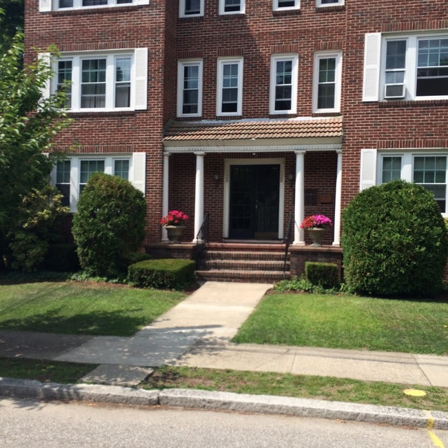Large two bedroom apartment, located in the most desirable neighborhood in the city. - 128 Elton St Unit 4