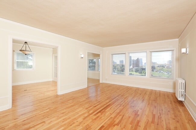 Photo - OPEN HOUSE: Sunday (11/30) 3:40pm-4:00pm. Top Floor 2BR/2BA apartment with sweeping views of Lake...