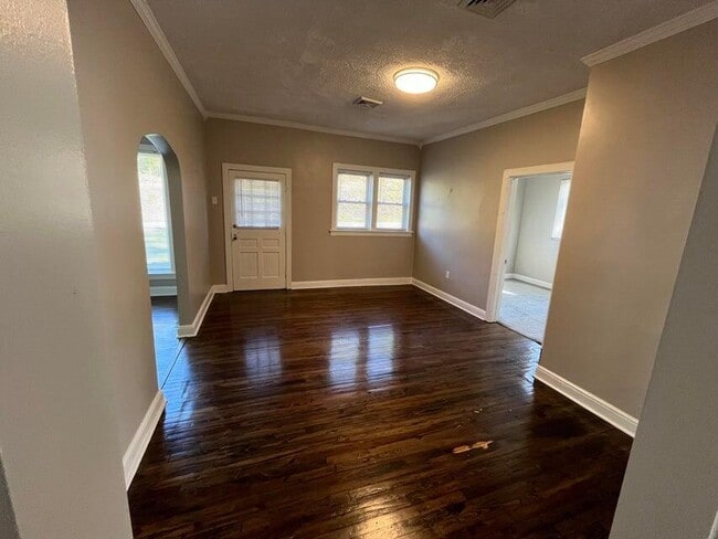 Photo - 6075 Lee Hwy