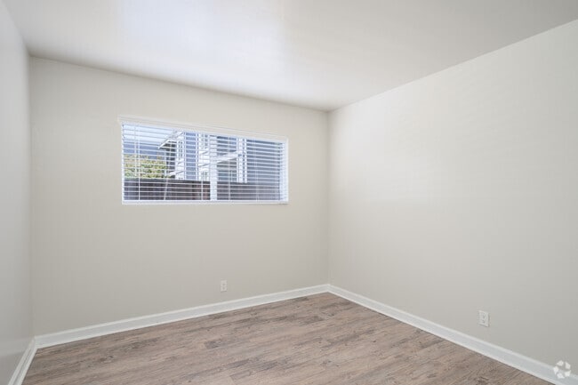 2BR, 1.5BA - The Luxor - Kingston Place Apartments