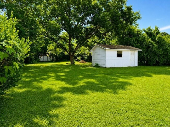 Photo - 215 Fairview St