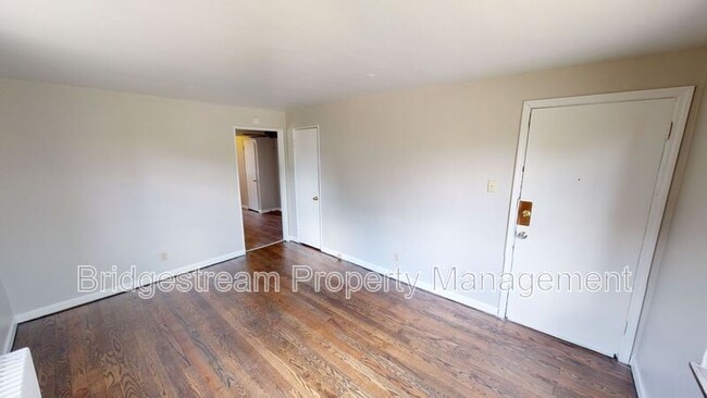 Building Photo - 550 Wiltshire Blvd Rental