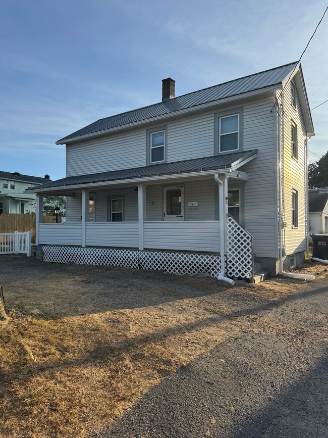 Building Photo - 351 Lyons Ave Rental