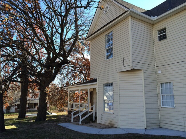 Building Photo - 328 N Philadelphia Ave Unit B