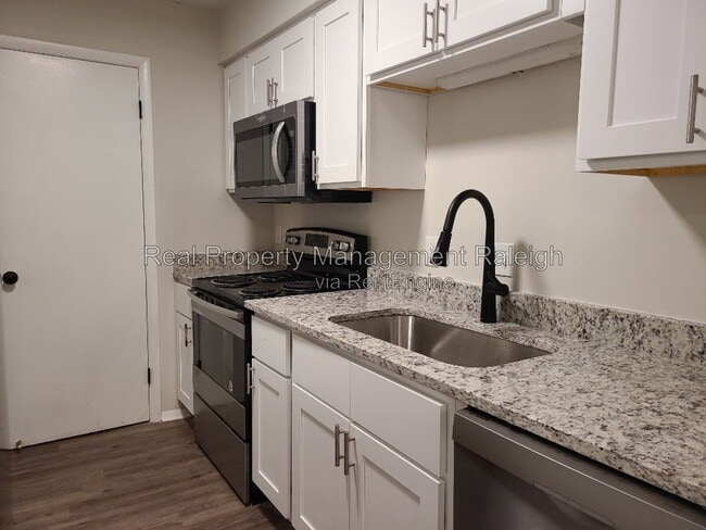 Building Photo - 1004 Sandlin Pl Unit Apartment F
