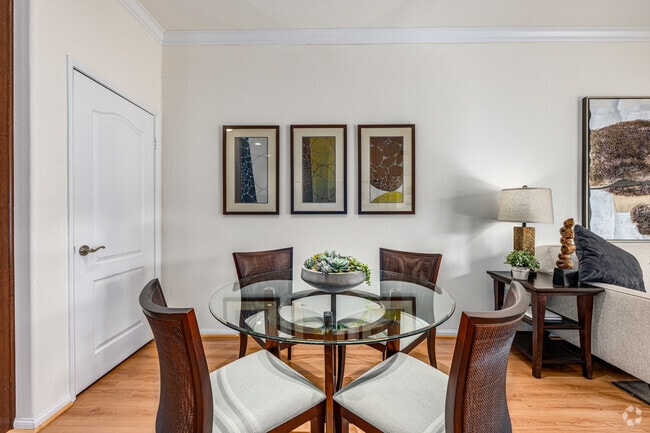 1BR, 1BA - 746SF - Dining Room