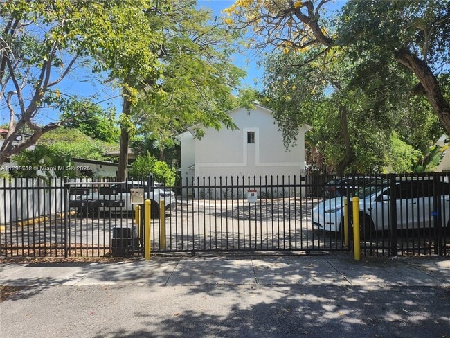 Photo - 2925 Center St Townhome
