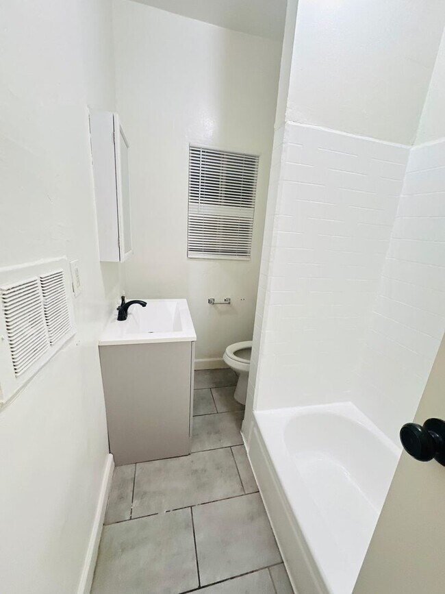 6717 San Pedro St Unit 3a