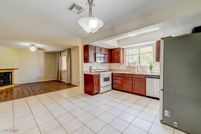 Building Photo - 6723 W Charleston Blvd Unit 2