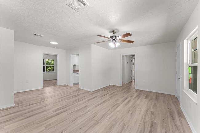 Building Photo - 6515 Beekman Rd