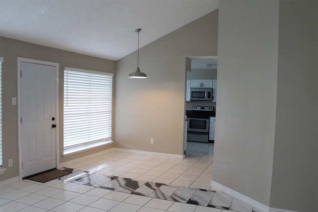 Building Photo - 7115 Tara Blue Ridge Dr Rental