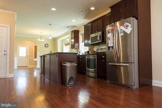 Photo - 415 Dearnley St