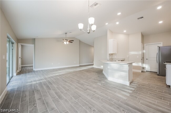 Photo - 919 Rita Ave N