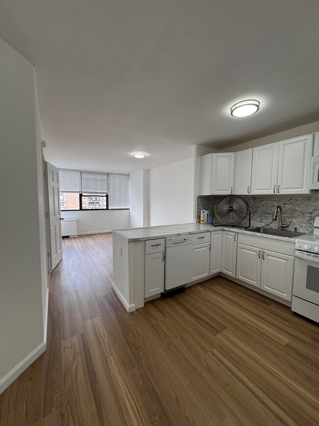 Building Photo - 280 Marin Blvd Unit 20R