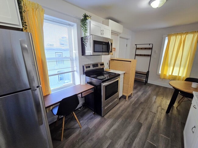 Building Photo - 28 Cliff St Unit 28-4