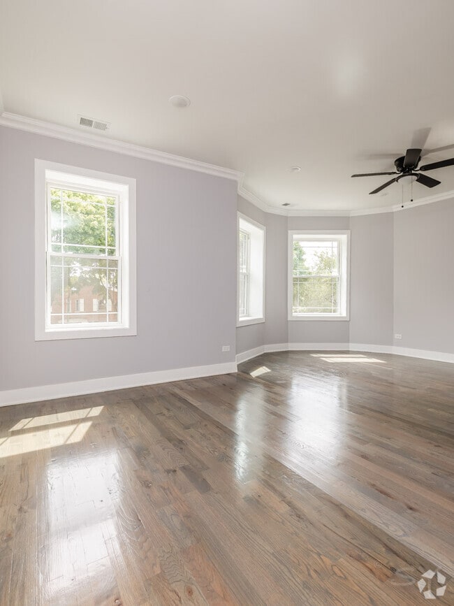 Building Photo - 6338 S Vernon Ave Unit 2N Rental