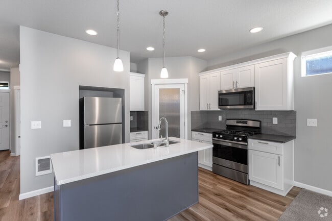 3BR, 2BA - 1,467SF
