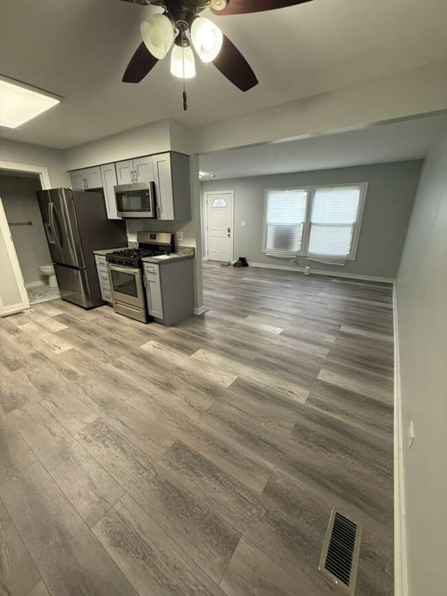 Photo - 1311 Kingsbury Dr Unit E