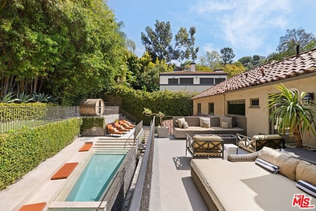 Photo - 3300 N Knoll Dr