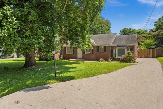 Photo - 1001 Horseshoe Dr