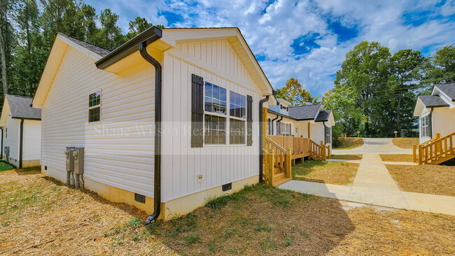 Photo - 1133 Veterans Dr House