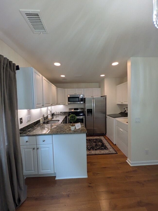 Photo - 2494 Glengyle Dr Unit 195