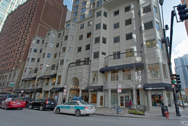 Building Photo - 1 E Delaware Pl Unit 11F Rental
