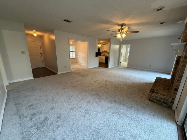 Photo - Gulf Breeze - Paradise Bay - 3 bedroom, 2 bathroom w/ lawn care included