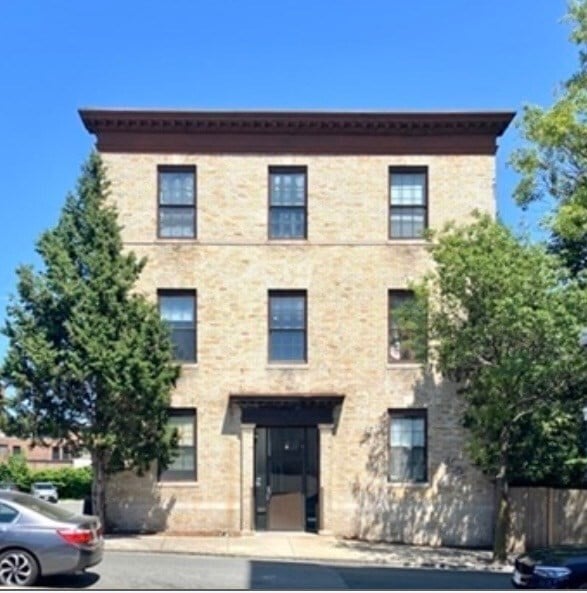 Building Photo - 50 Baldwin St Unit 14