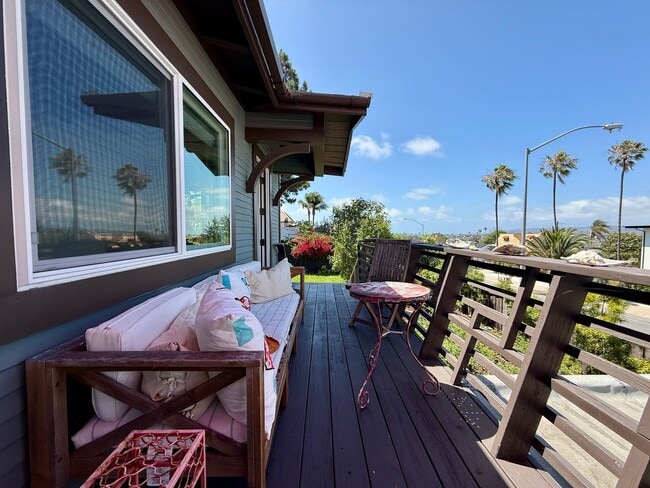 Building Photo - Gorgeous Fully Furnished Ocean Beach Retreat + FLEXIBLE STAY