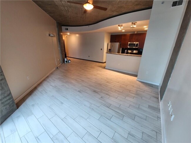 Photo - 400 W Peachtree St NW Unit 1016