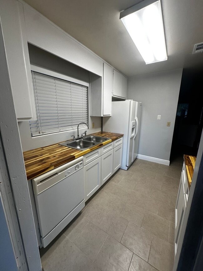 Photo - 5909 NW 23rd Terrace Apartment Unit 5909