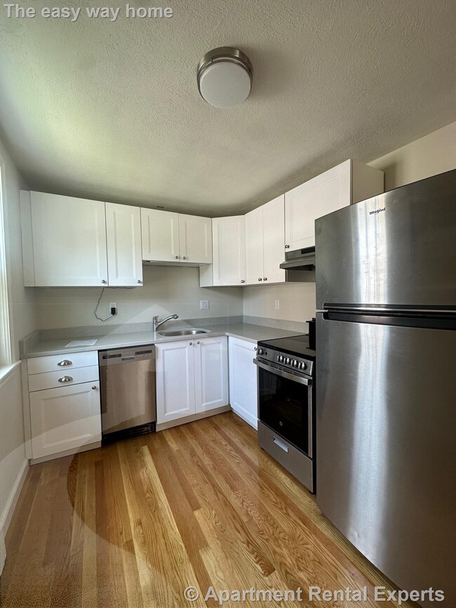 Building Photo - 184 Broadway St Unit #3