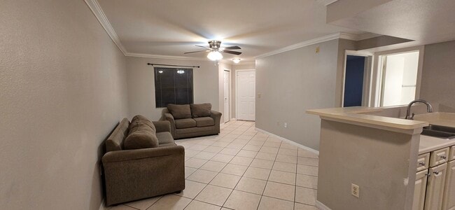 Building Photo - 3034 Parkway Blvd Unit 3034  302