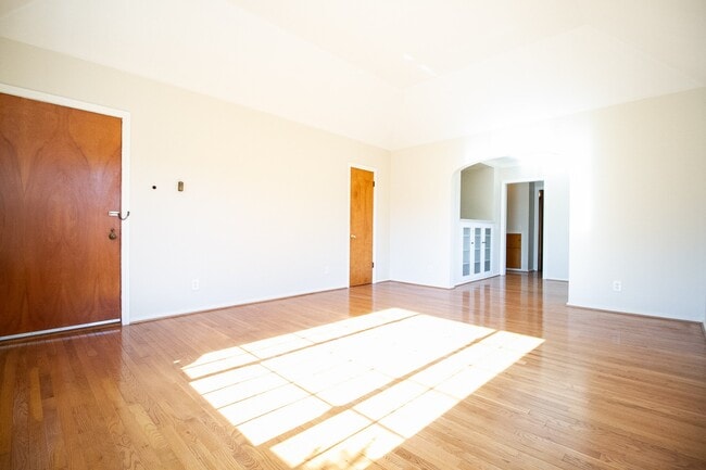 2204 Kenwood Blvd Unit 12