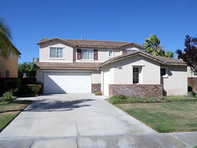 Building Photo - Great 4 BR + BONUS Room off Calle Del Oso Oro Rental