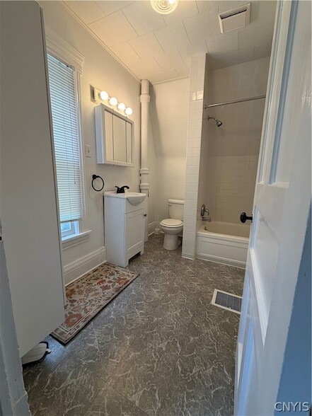 Photo - 751 Allen St