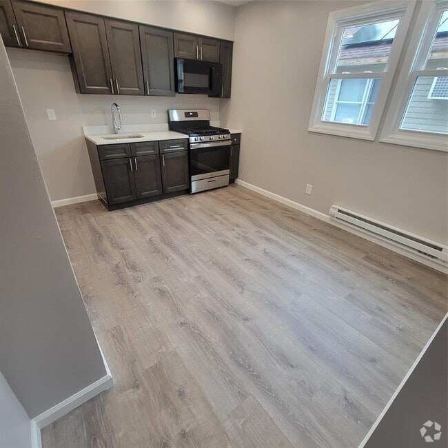 Building Photo - 150 1st Ave Unit 1st Floor Middle Rental