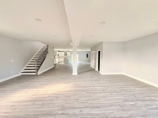 Photo - 6710 Hudson St