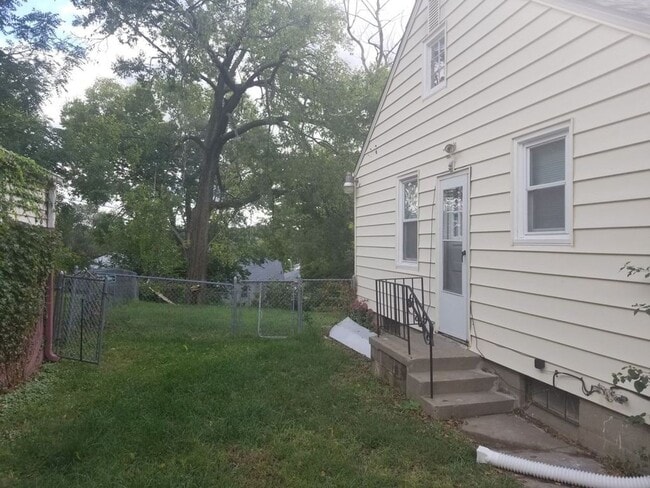 Photo - Spacious 4 Bedroom 1.5 Bath House!!