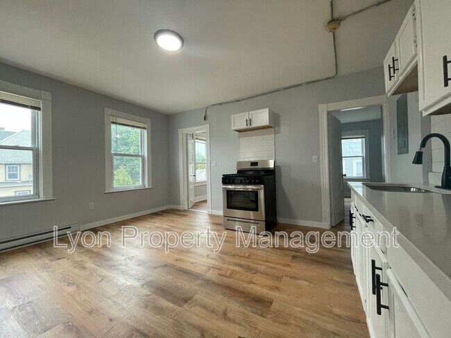 Photo - 412 Elm St Unit 2R