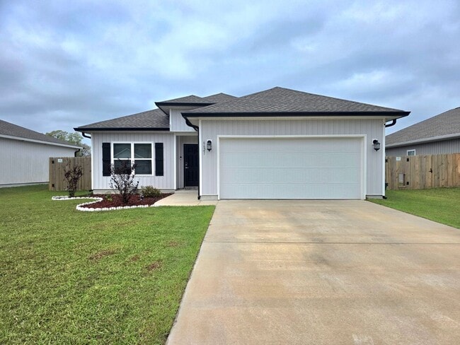 Building Photo - Beautifully maintained 3/2 home with Flex Room in the Sagewood community