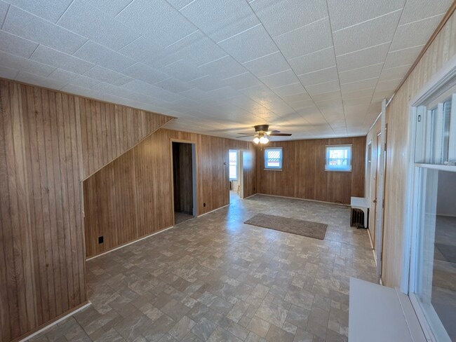 Living Room - 123 E North St