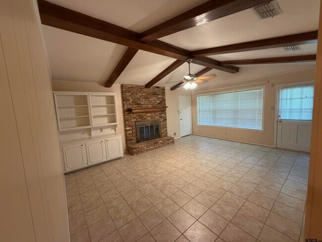 Photo - 1311 Larkspur Ln