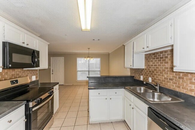 Photo - 1459 Thistlewood Ln
