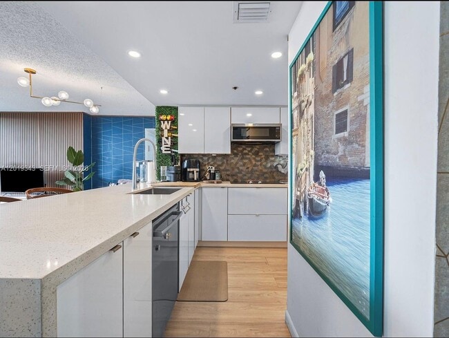 Photo - 7601 E Treasure Dr Unit 711